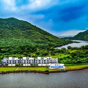 5* Hotel 'zana' Lakeview - Scenic Lakeside