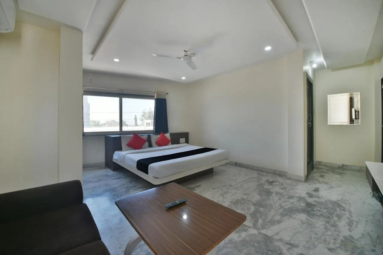 Oyo 70502 Mithila Palace Hotel &Restaurant Udaipur