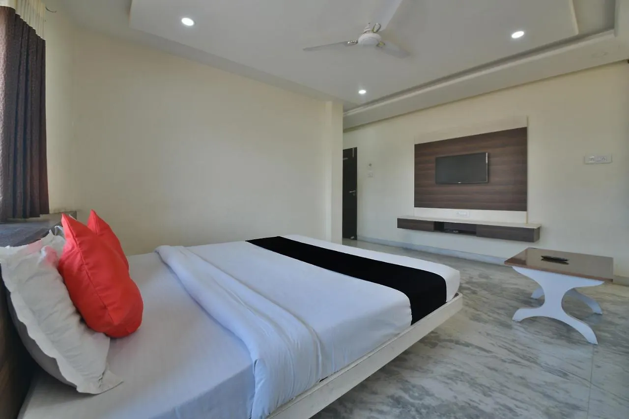 Oyo 70502 Mithila Palace Hotel &Restaurant Udaipur